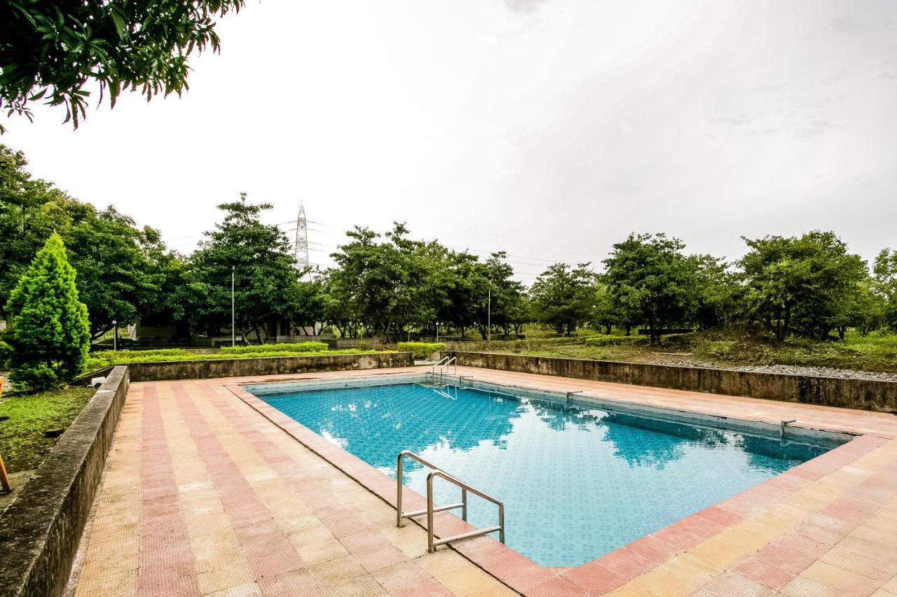 Oyo 63030 Mhatre Farm & Resort Chinchani Exterior photo