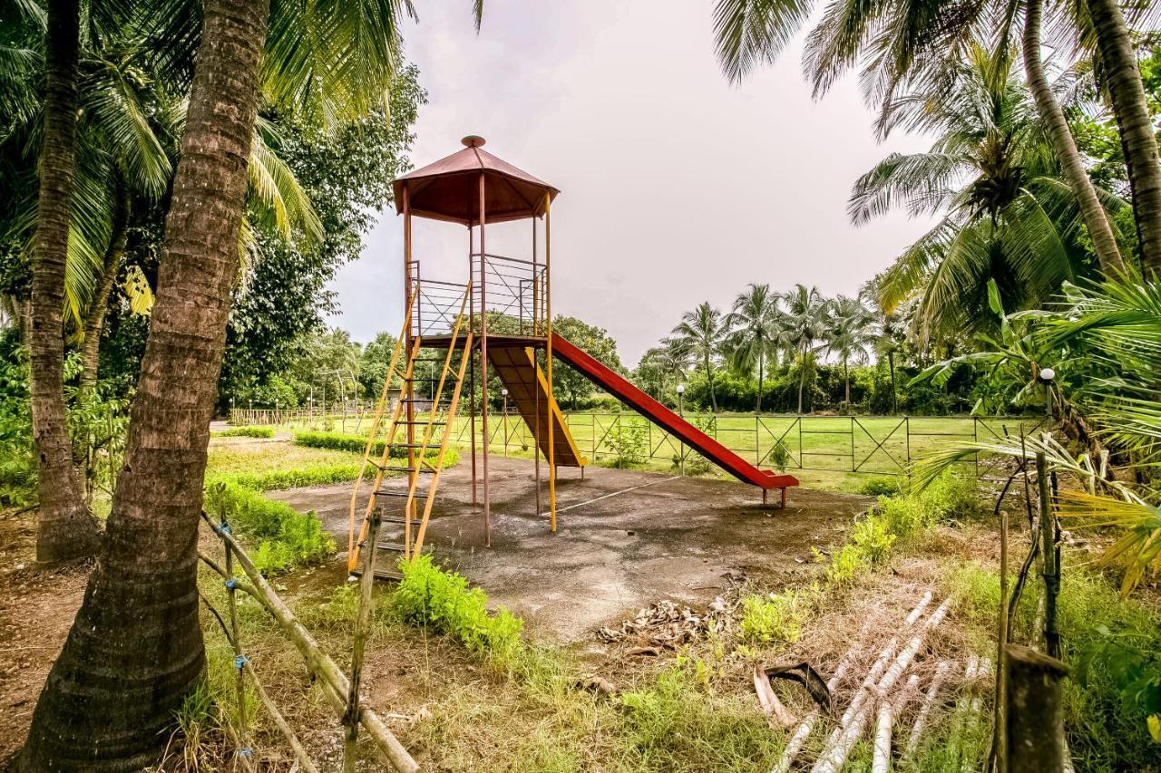 Oyo 63030 Mhatre Farm & Resort Chinchani Exterior photo